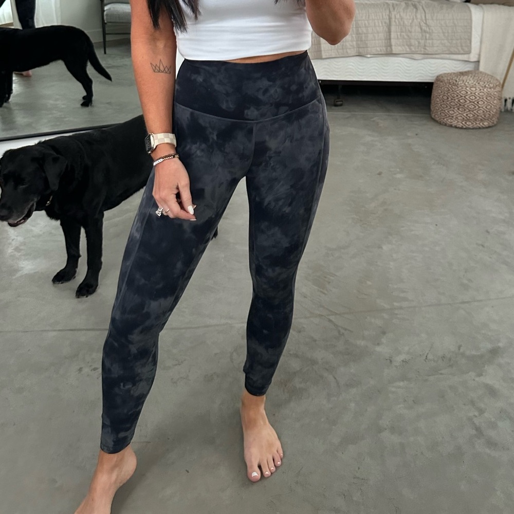 Lululemon size 4 black and gray marble leggings.